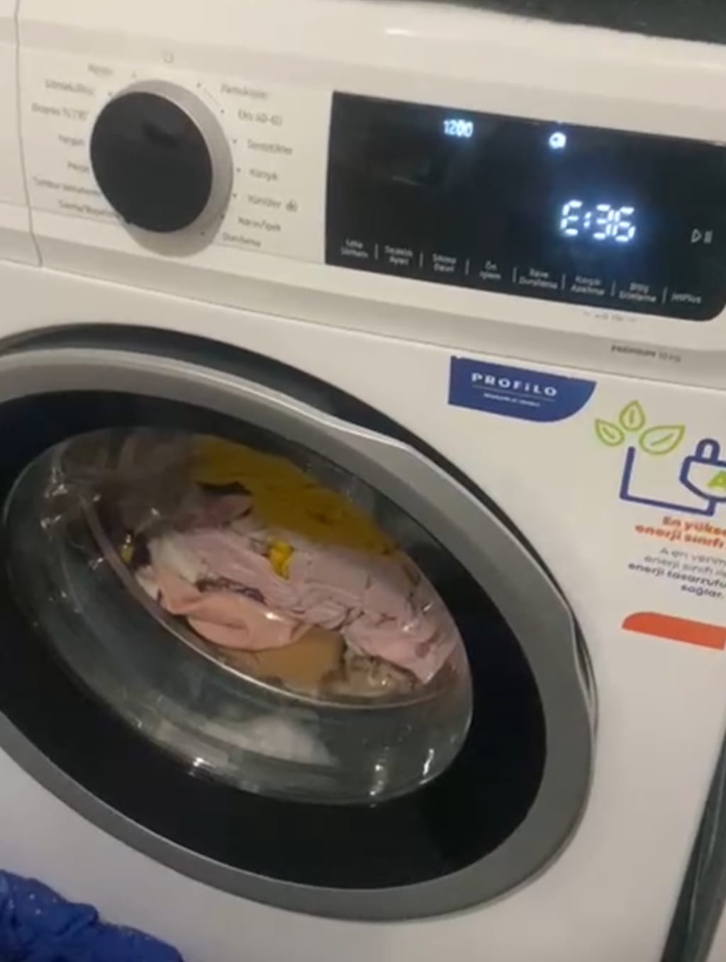 Profilo çamaşır makinesinin ekranında E:36 hata kodu