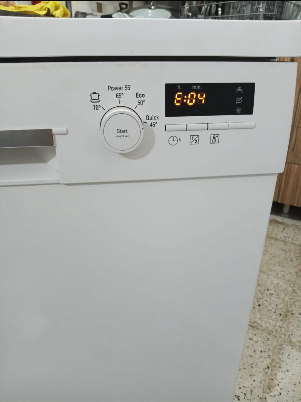 Bulaşık makinesinin ekranında E:04 hata kodu